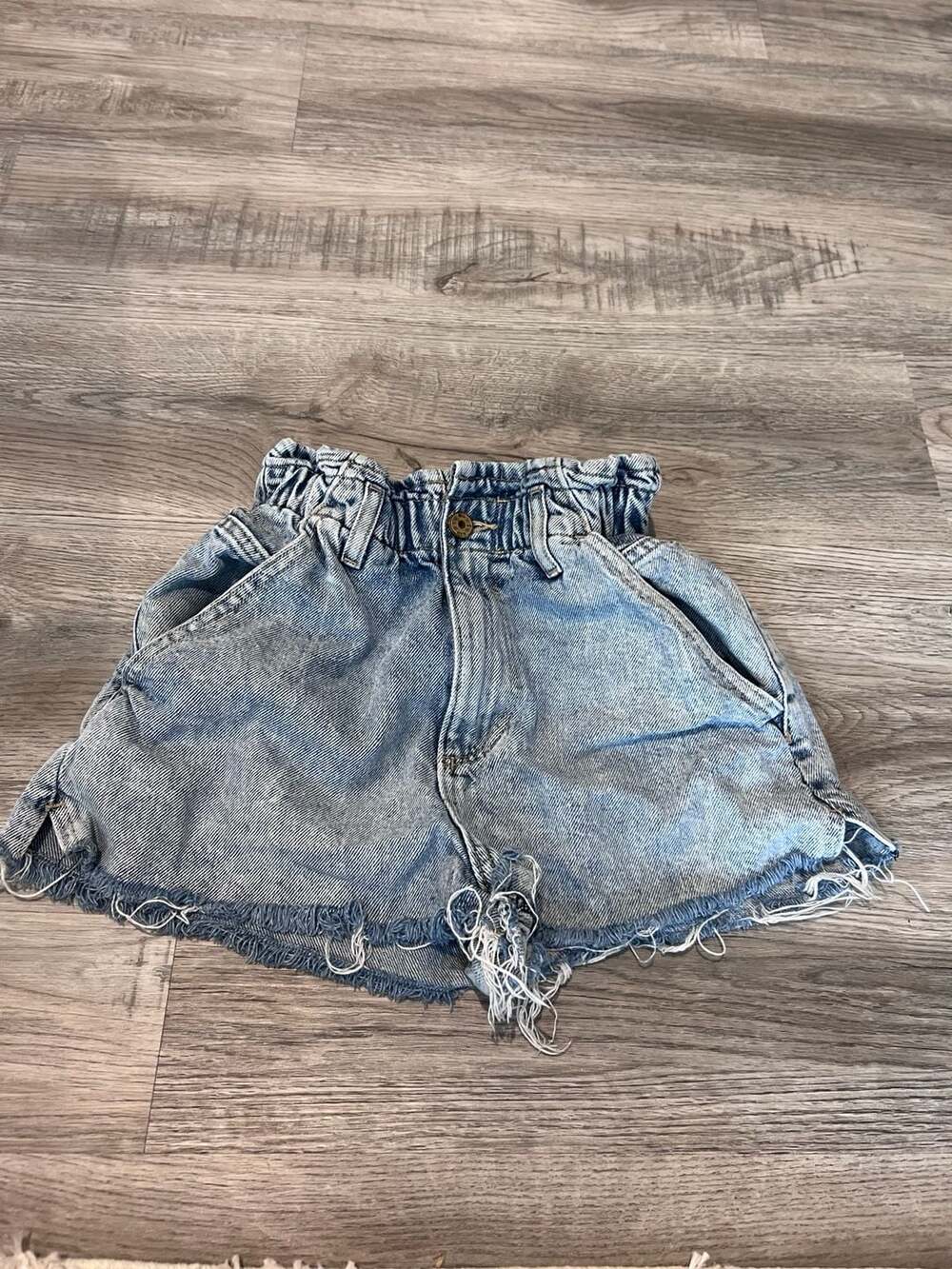 Zara Elastic High Waist Acid Wash Denim Shorts with Raw Frayed Hem Size 2